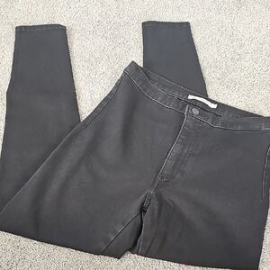 E6🔹️Levi's Women's Skinny Jeans - Black